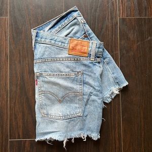 Levi’s Premium 501 Original High Rise Women’s Shorts👖